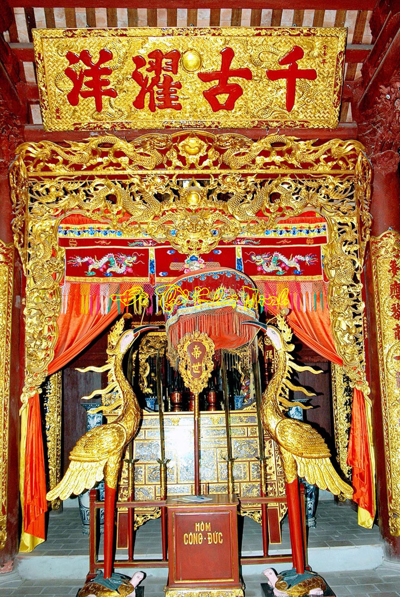 Đôi Hạc thờ bằng gỗ sơn son thếp vàng ở Đình