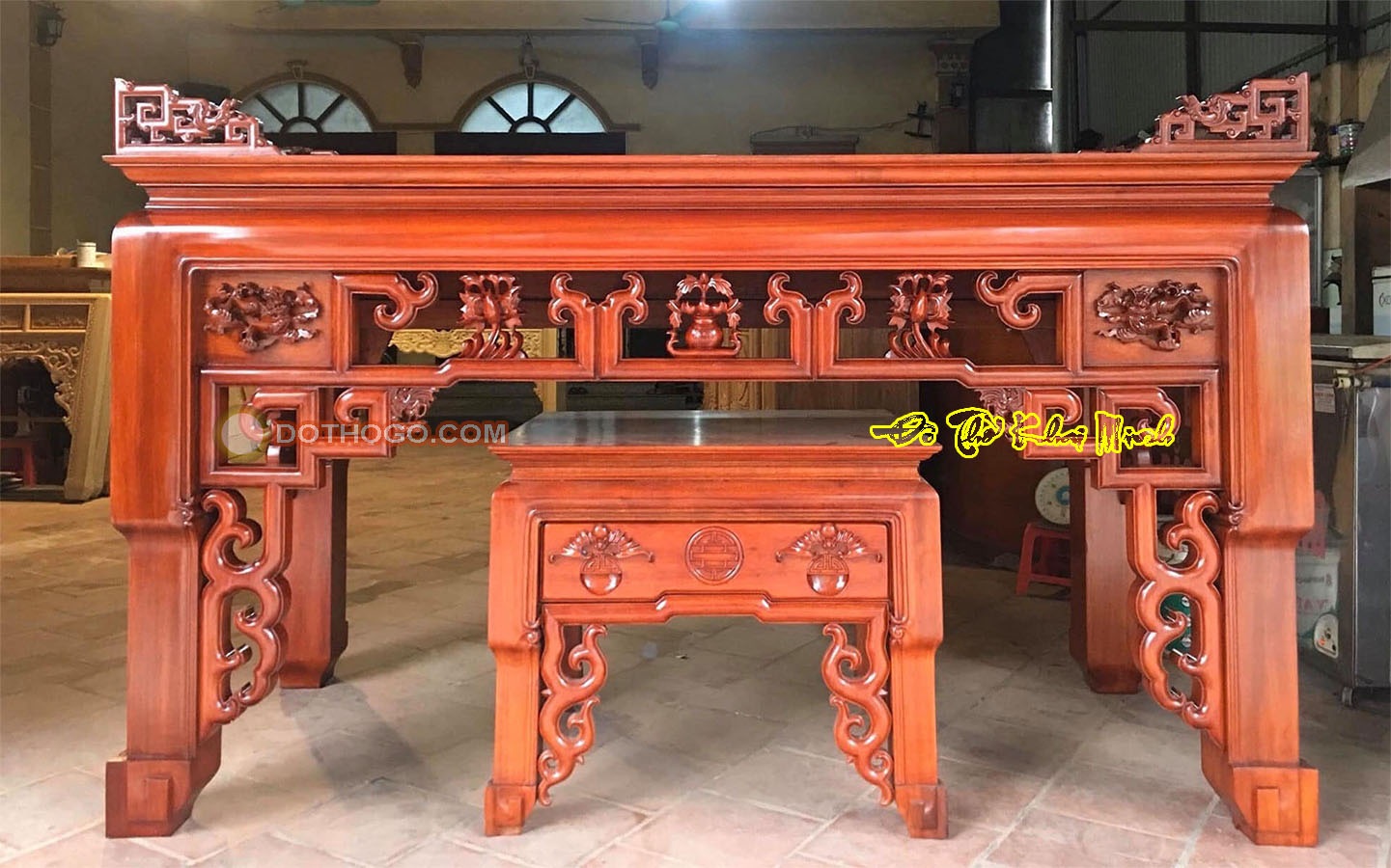 Bàn thờ gỗ mẫu Triện móc