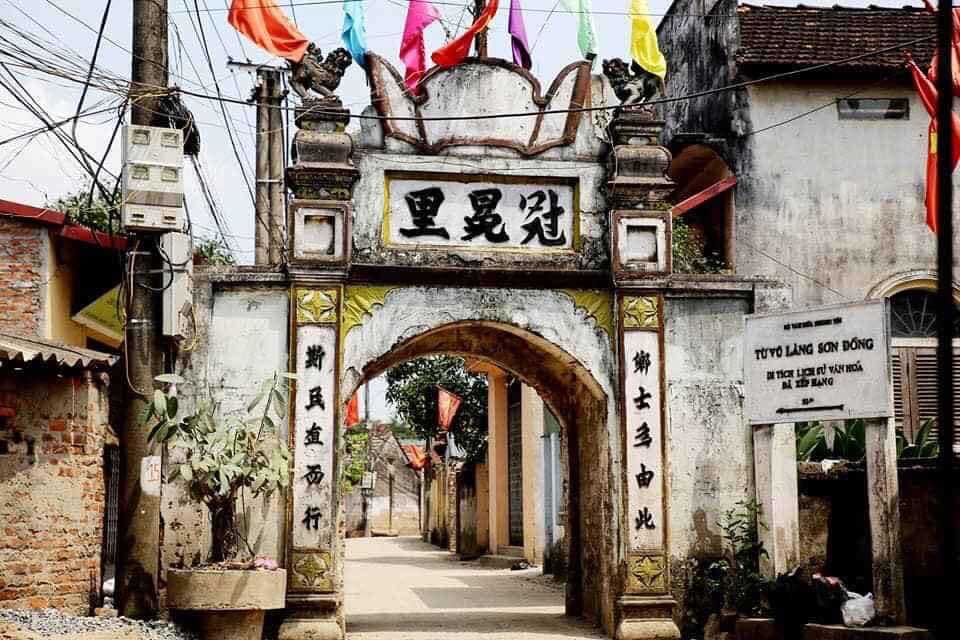 Cổng làng Sơn Đồng