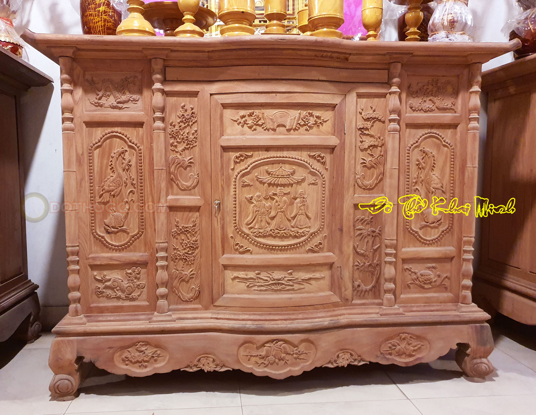 Mẫu tủ thờ gia tiên đẹp chạm Tam đa