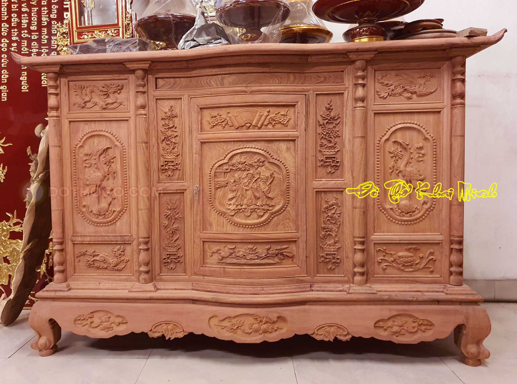 Mẫu tủ thờ gia tiên đẹp chạm Tam đa gỗ Hương