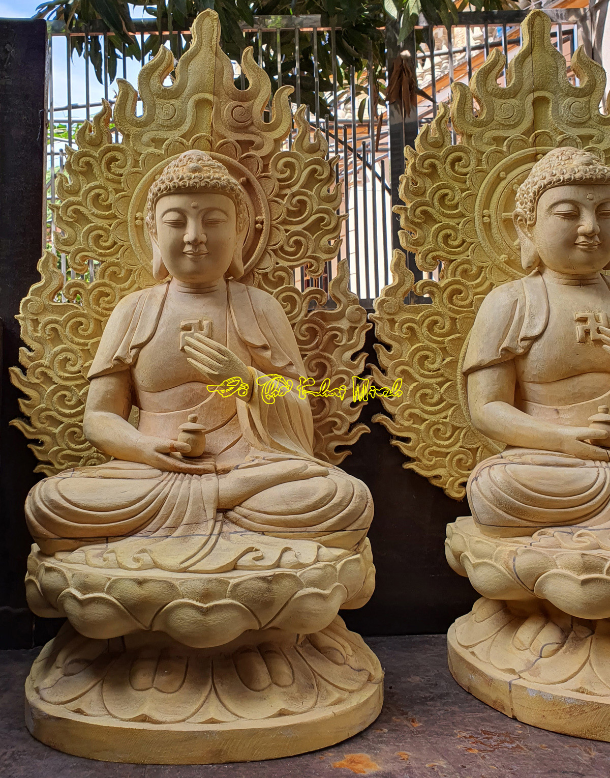 Tượng Phật Dược sư gỗ Mít