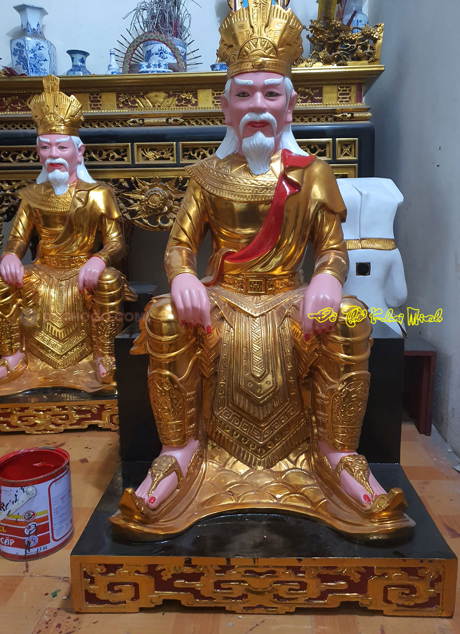 Tượng Vua Hùng bằng gỗ sơn son thếp vàng